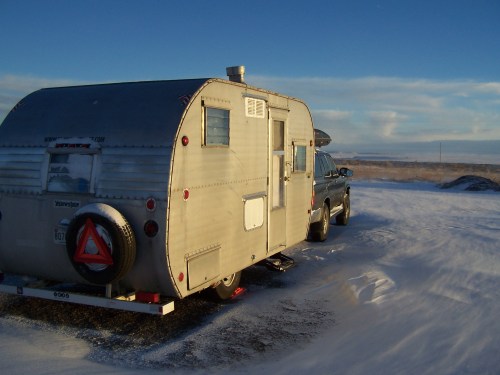 Vaughn, NM truckstop. First snow of the winter season.