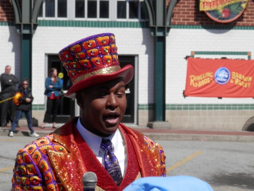 Ladies and Gentlemen, children of all ages...